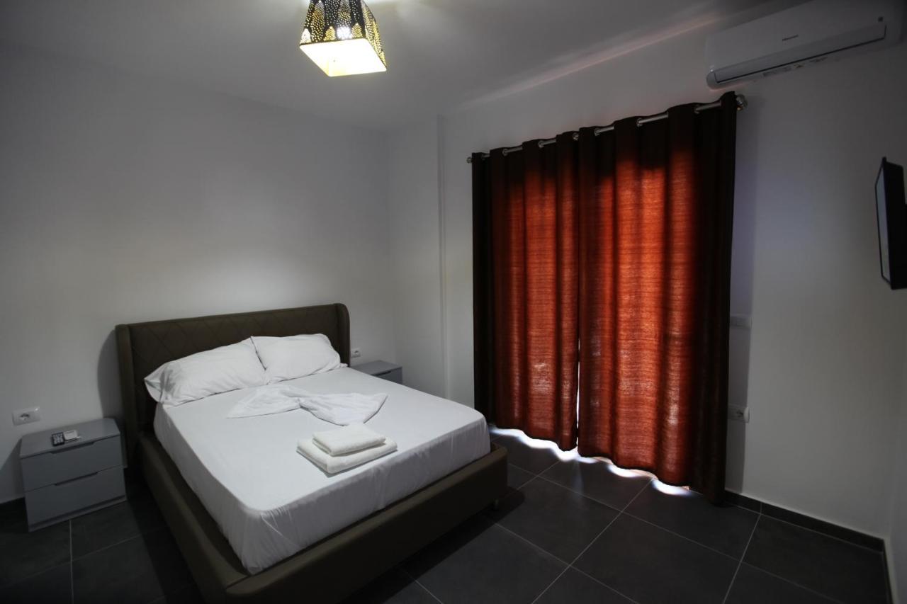 Deda Apartments Sarandë Buitenkant foto
