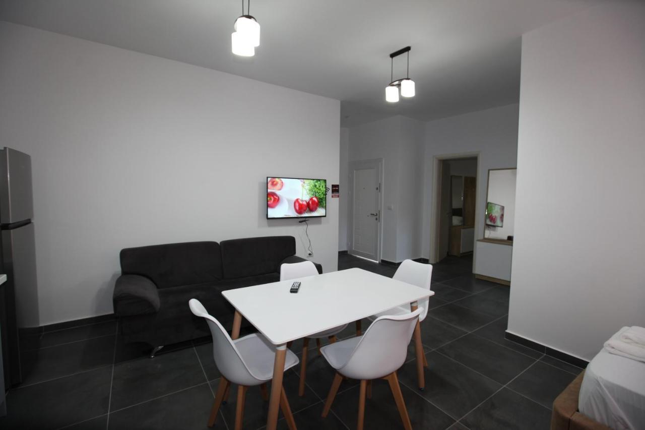 Deda Apartments Sarandë Buitenkant foto