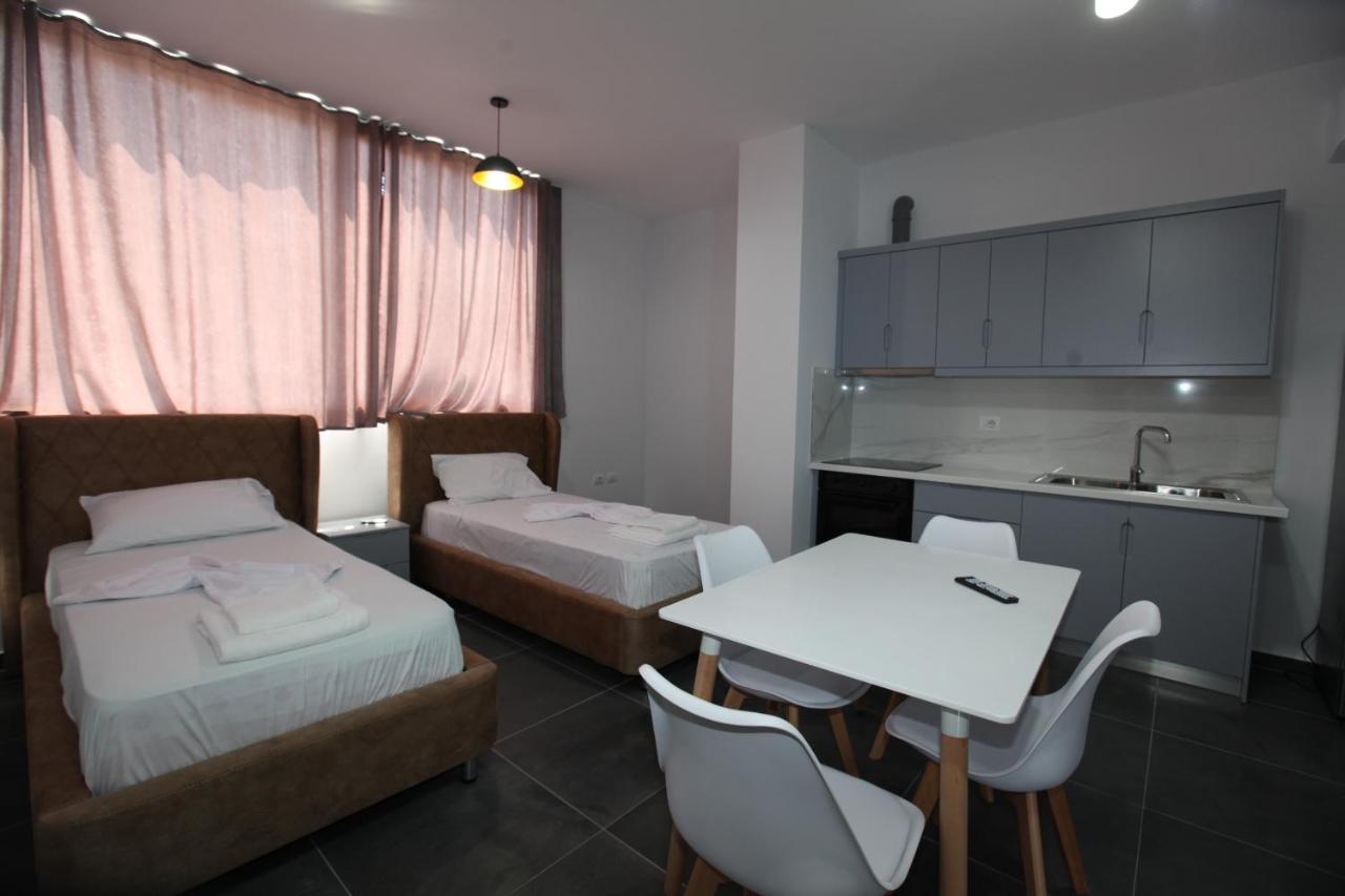 Deda Apartments Sarandë Buitenkant foto