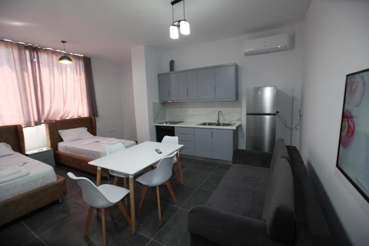 Deda Apartments Sarandë Buitenkant foto