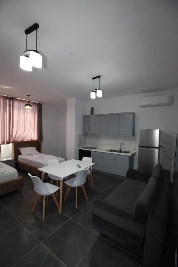 Deda Apartments Sarandë Buitenkant foto