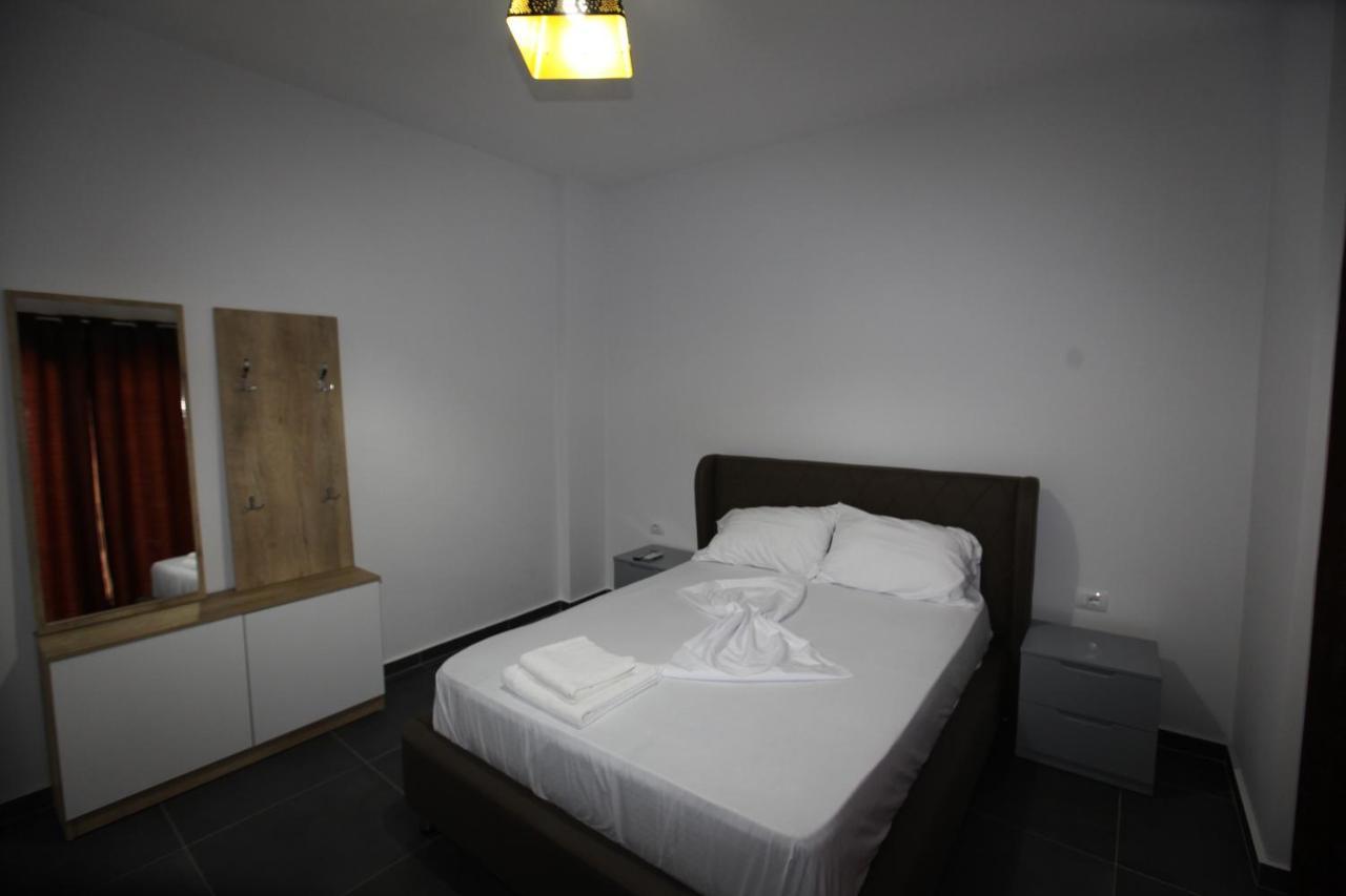 Deda Apartments Sarandë Buitenkant foto