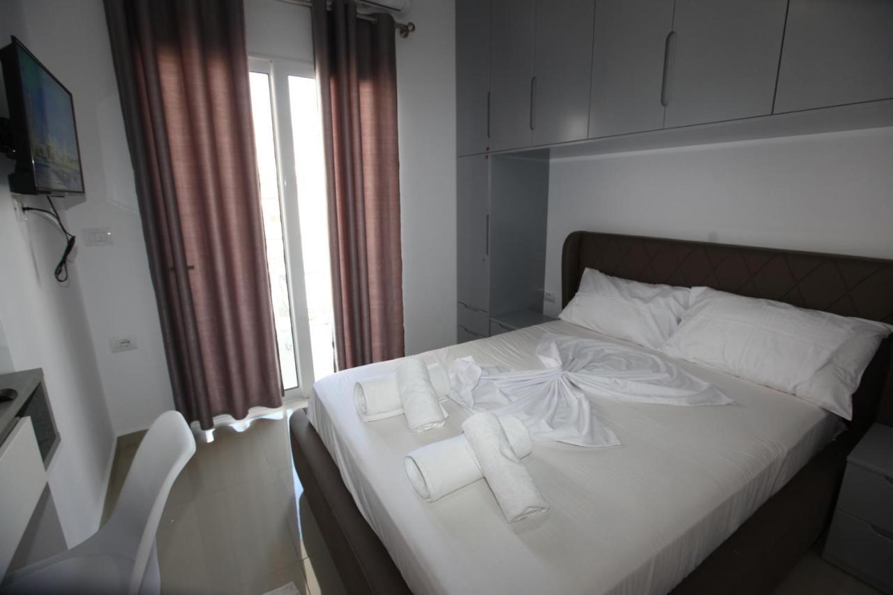 Deda Apartments Sarandë Buitenkant foto