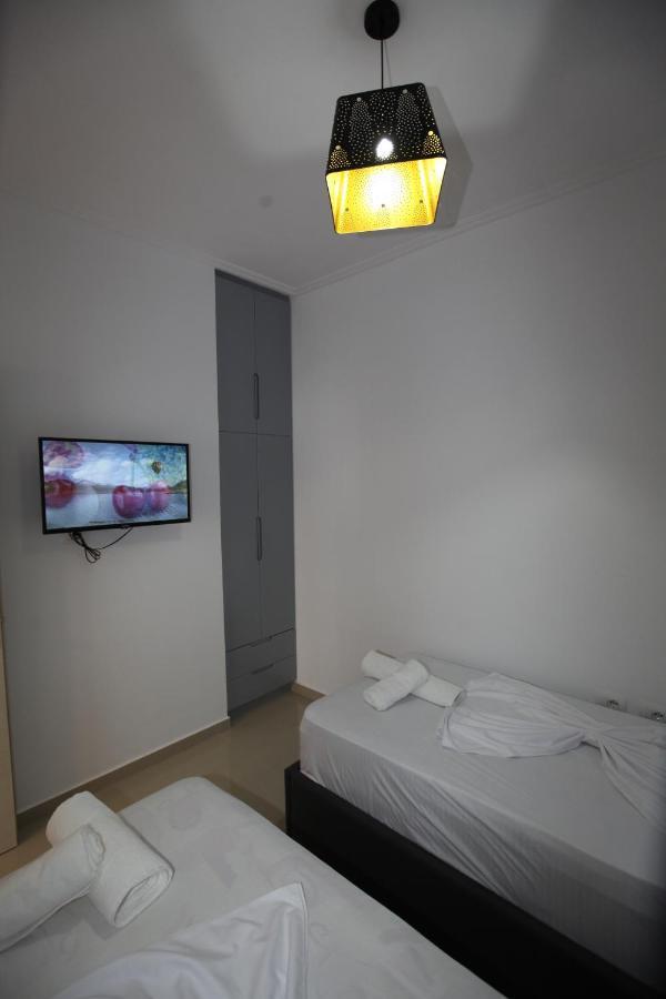 Deda Apartments Sarandë Buitenkant foto