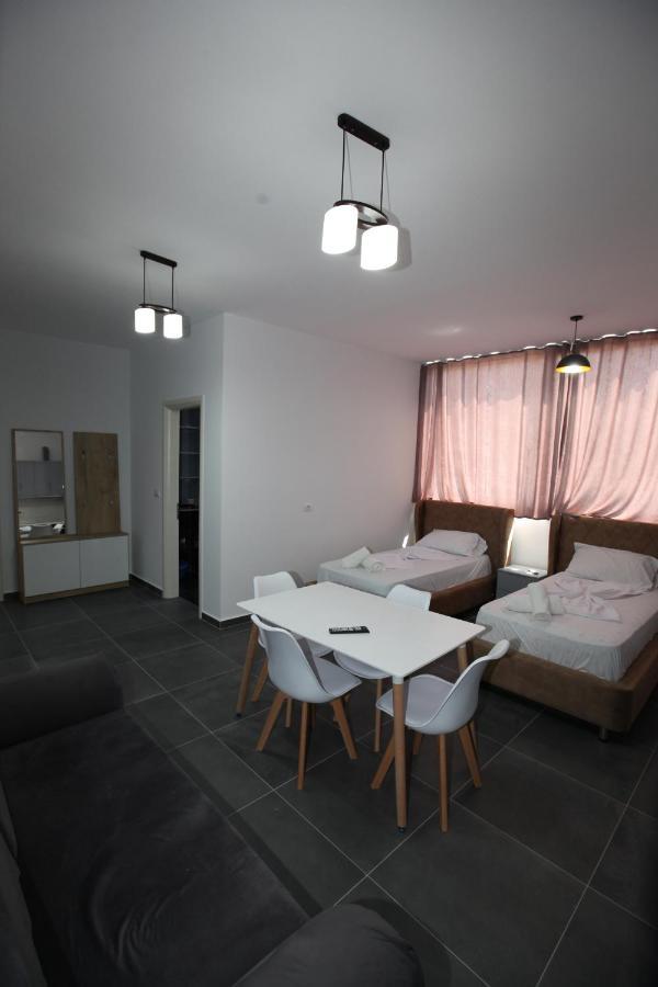 Deda Apartments Sarandë Buitenkant foto