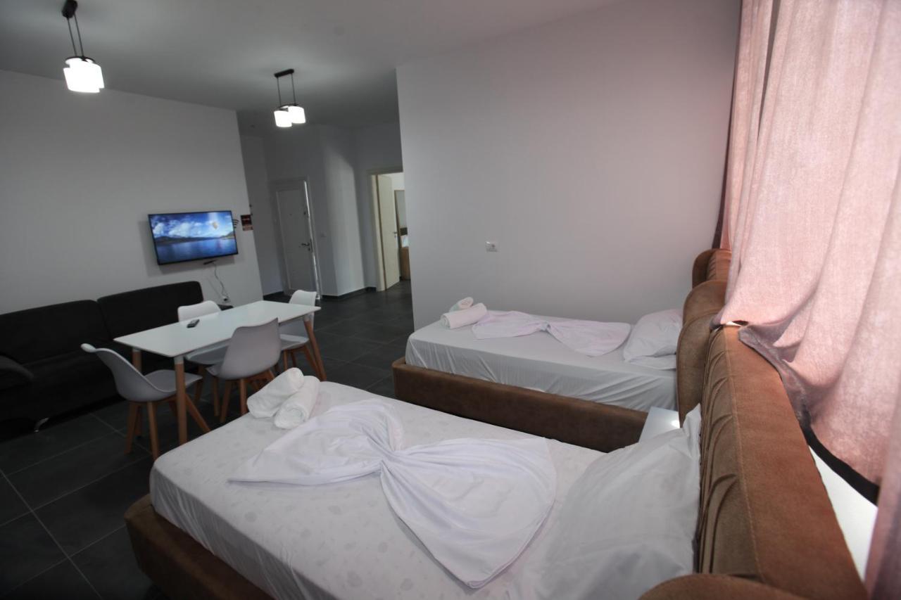 Deda Apartments Sarandë Buitenkant foto