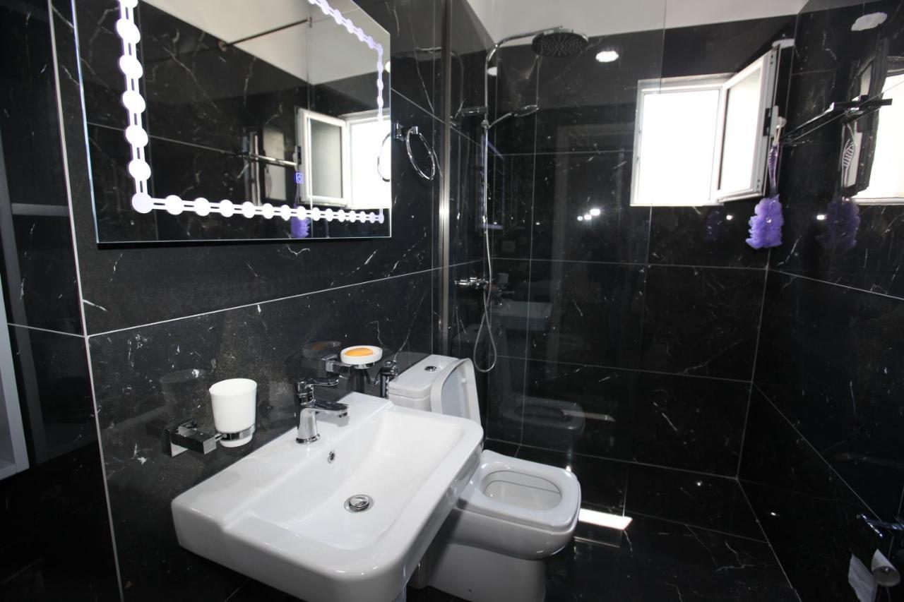 Deda Apartments Sarandë Buitenkant foto