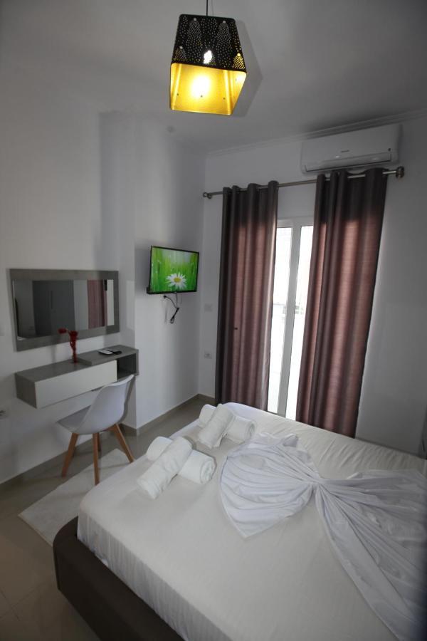 Deda Apartments Sarandë Buitenkant foto