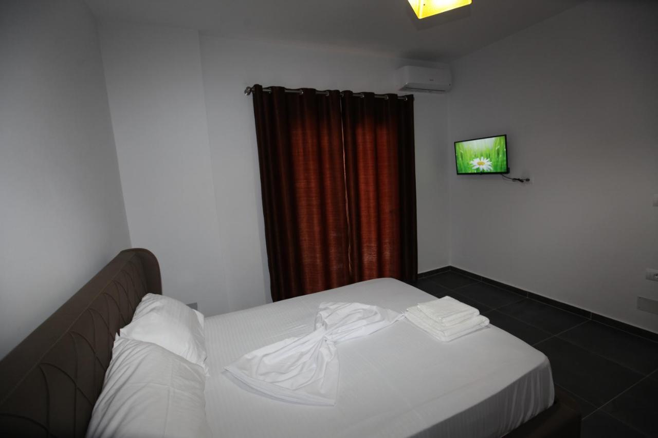 Deda Apartments Sarandë Buitenkant foto
