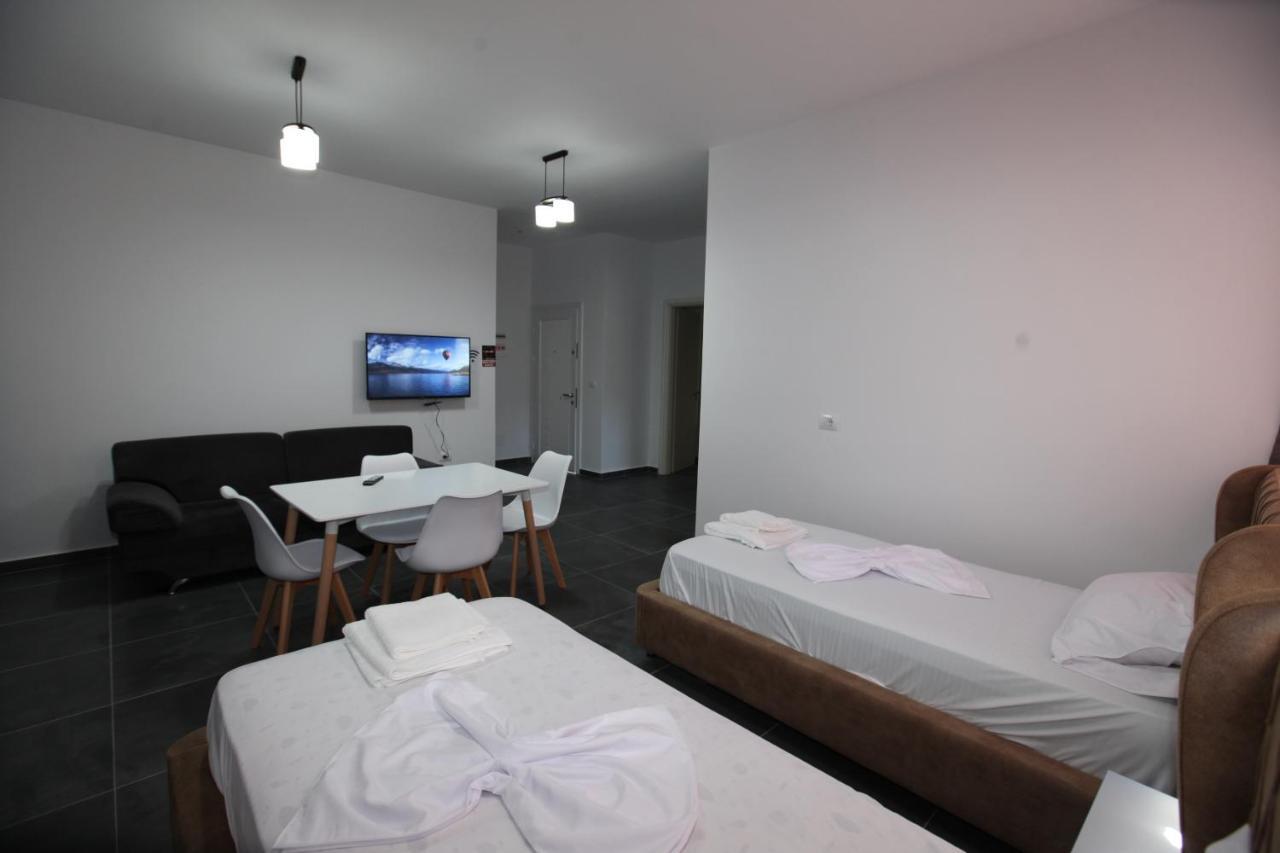 Deda Apartments Sarandë Buitenkant foto