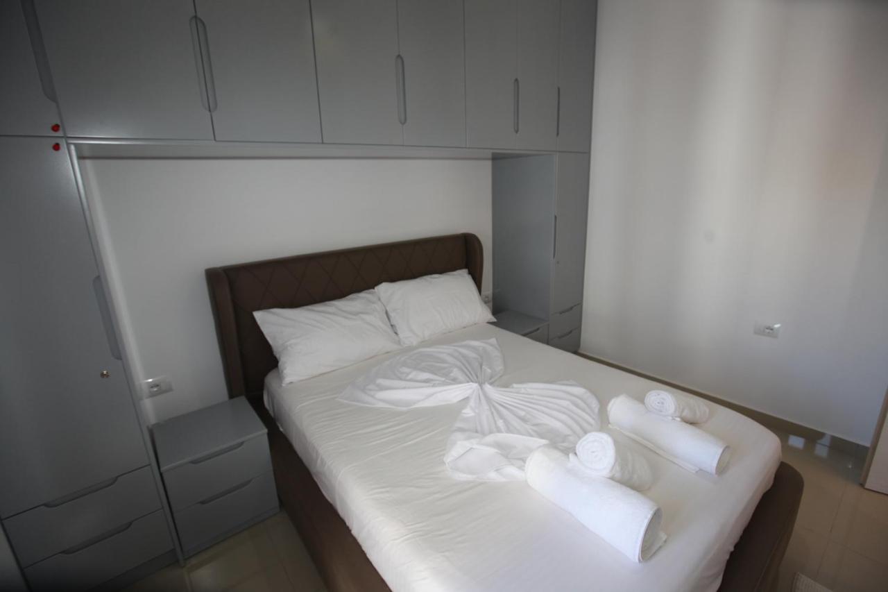 Deda Apartments Sarandë Buitenkant foto