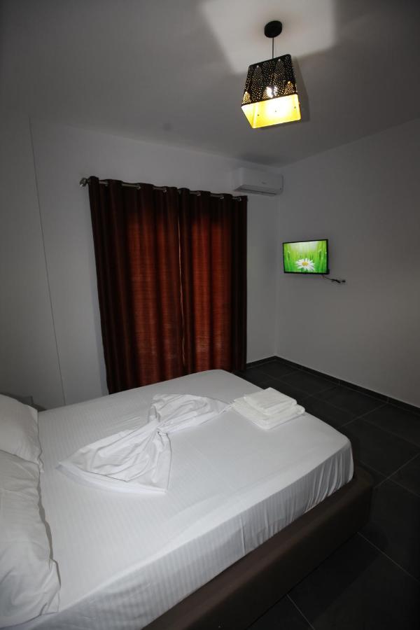 Deda Apartments Sarandë Buitenkant foto