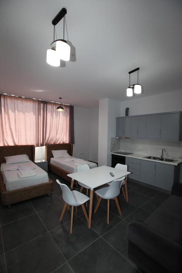 Deda Apartments Sarandë Buitenkant foto