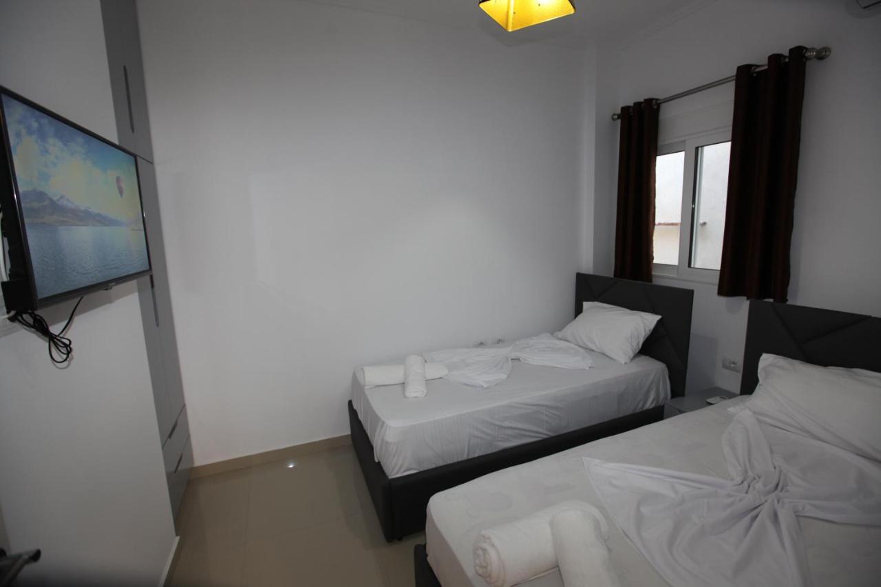 Deda Apartments Sarandë Buitenkant foto