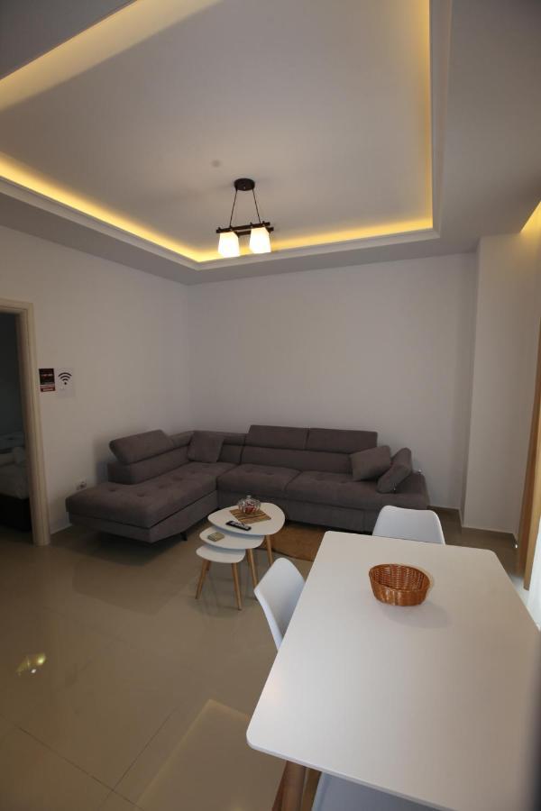 Deda Apartments Sarandë Buitenkant foto