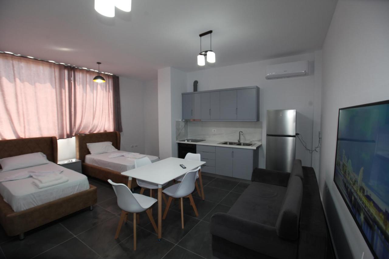 Deda Apartments Sarandë Buitenkant foto