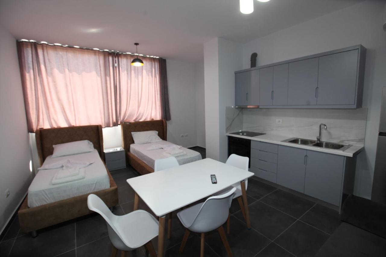 Deda Apartments Sarandë Buitenkant foto