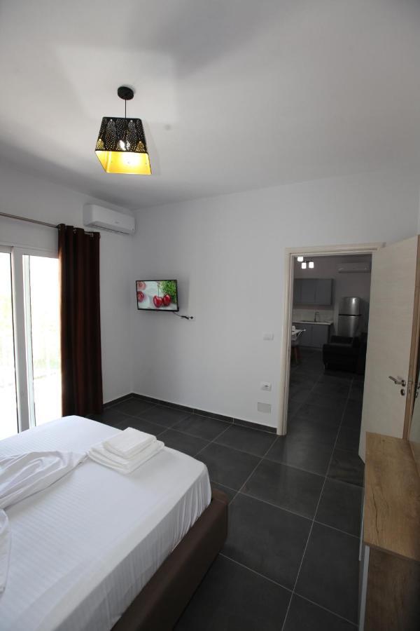 Deda Apartments Sarandë Buitenkant foto