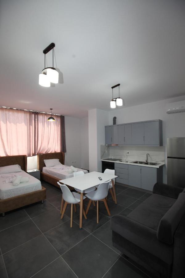 Deda Apartments Sarandë Buitenkant foto