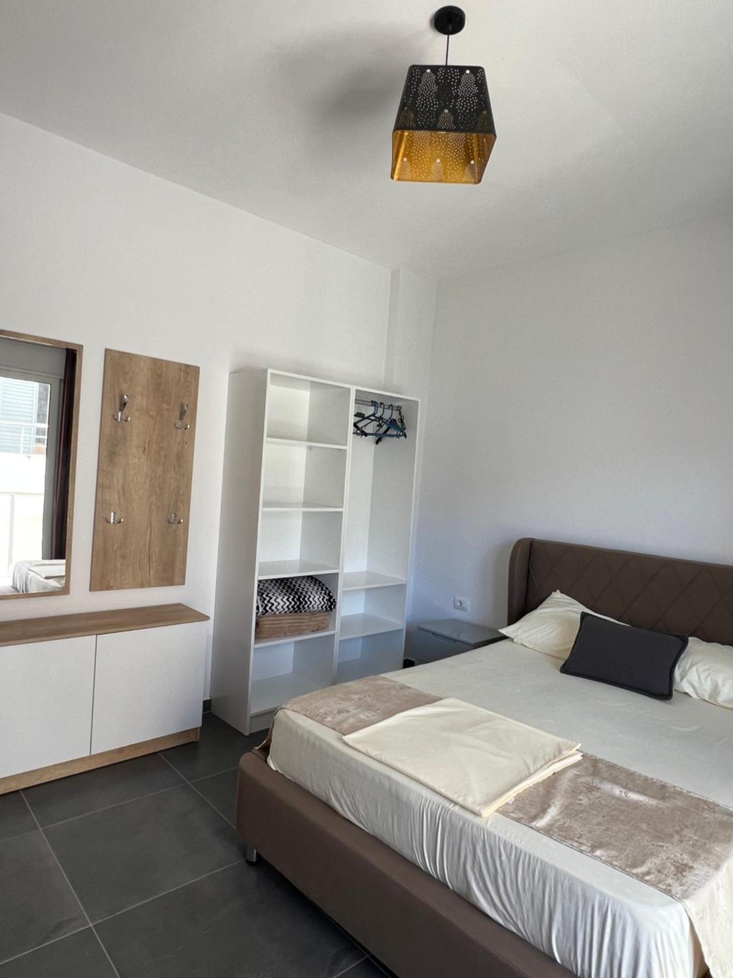 Deda Apartments Sarandë Buitenkant foto