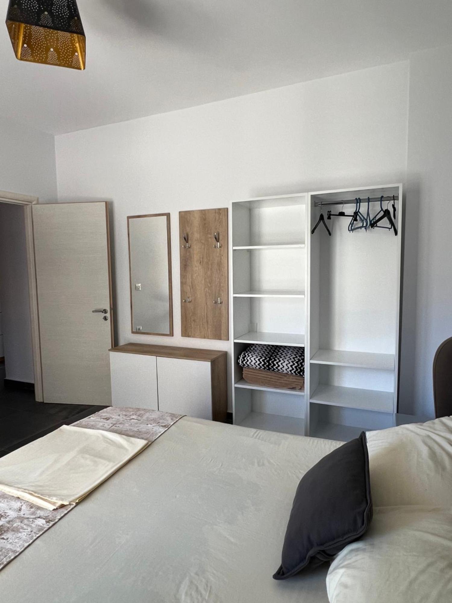 Deda Apartments Sarandë Buitenkant foto